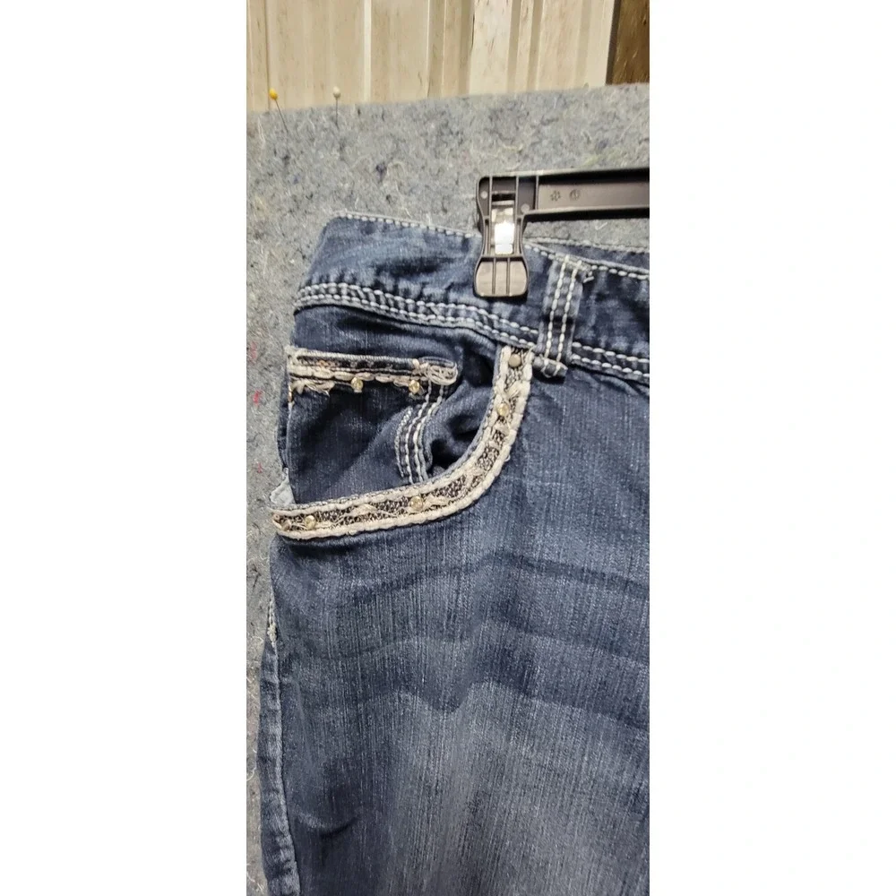 Maurices‎ White Gold Stitching Rhinestones Blue Jeans Size 24 Short